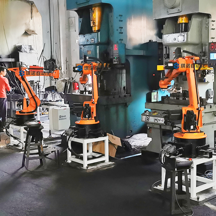 關節(jié)式?jīng)_壓機械手