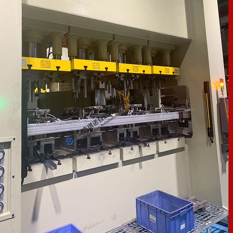 三次元機(jī)械手